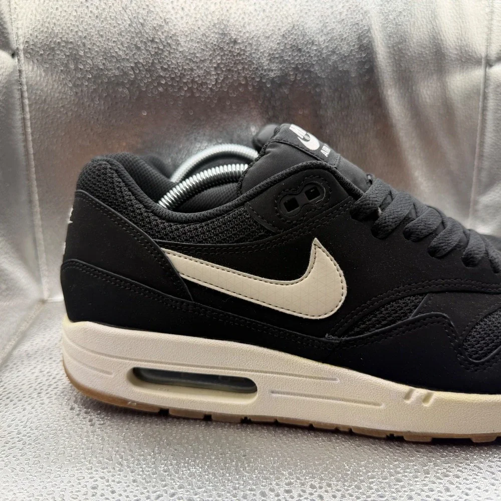Size 10 Nike Air Max 1 Essential Mens Black Excellent 537383-026 Gum Sole